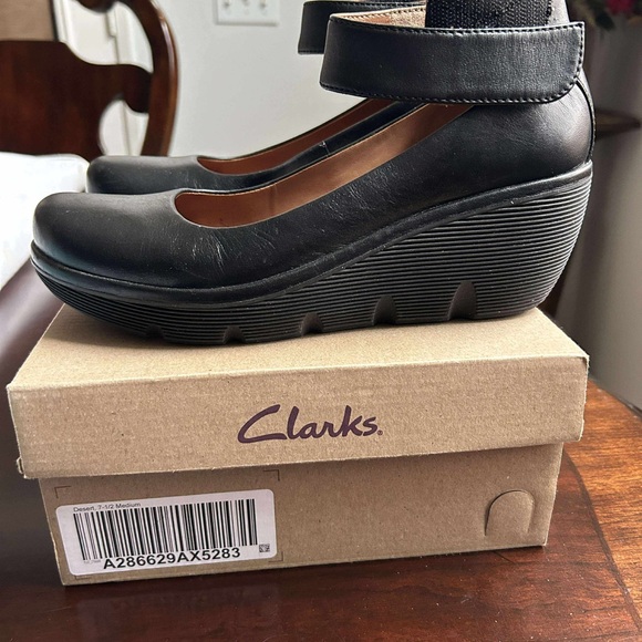 Clarks Black Leather Women's platform wedge with Ankle Strap - Picture 3 of 4